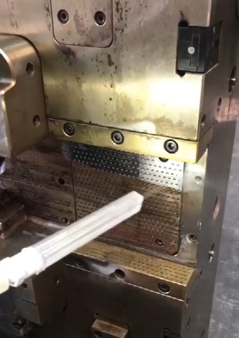 220V Dry Ice Blast Cleaner Complex Molds With Cavity Vents